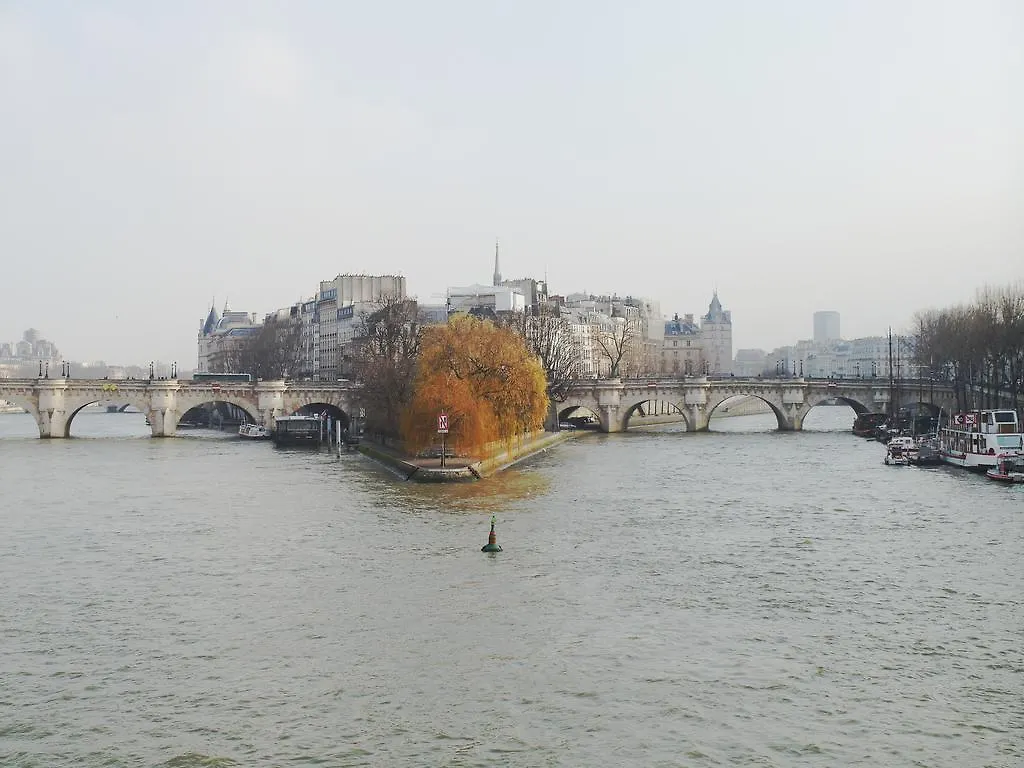 D : Louvre Elegant 3* Paris