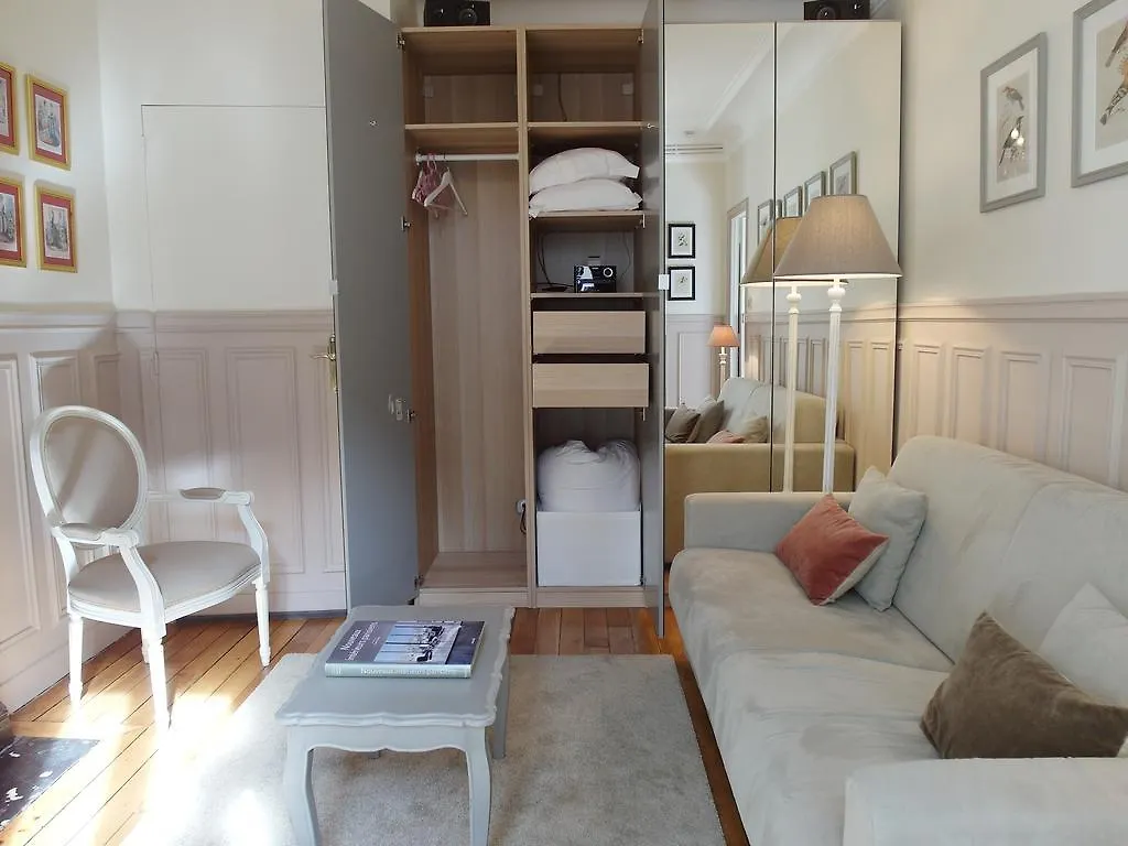 Bed & Breakfast D : Louvre Elegant Paris