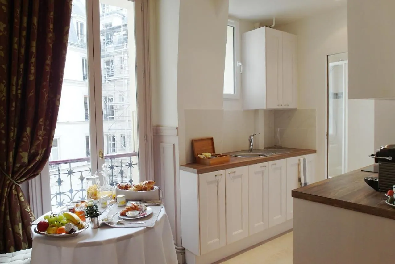Bed & Breakfast D : Louvre Elegant Paris