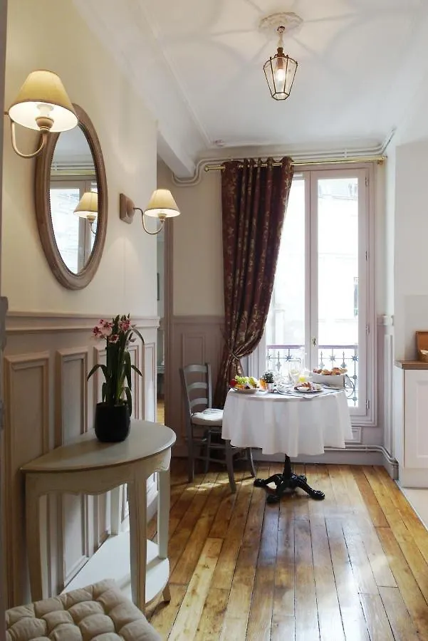Bed & Breakfast D : Louvre Elegant Paris